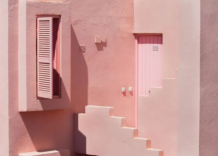 Muralla Roja - Plusholidays