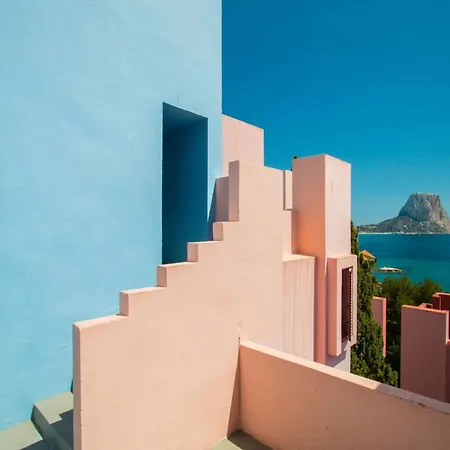 Muralla Roja - Plusholidays *