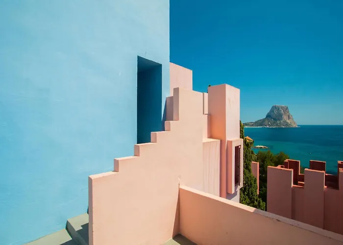 Muralla Roja - Plusholidays *