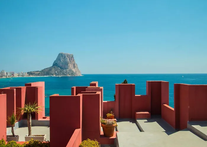 Muralla Roja - Plusholidays *